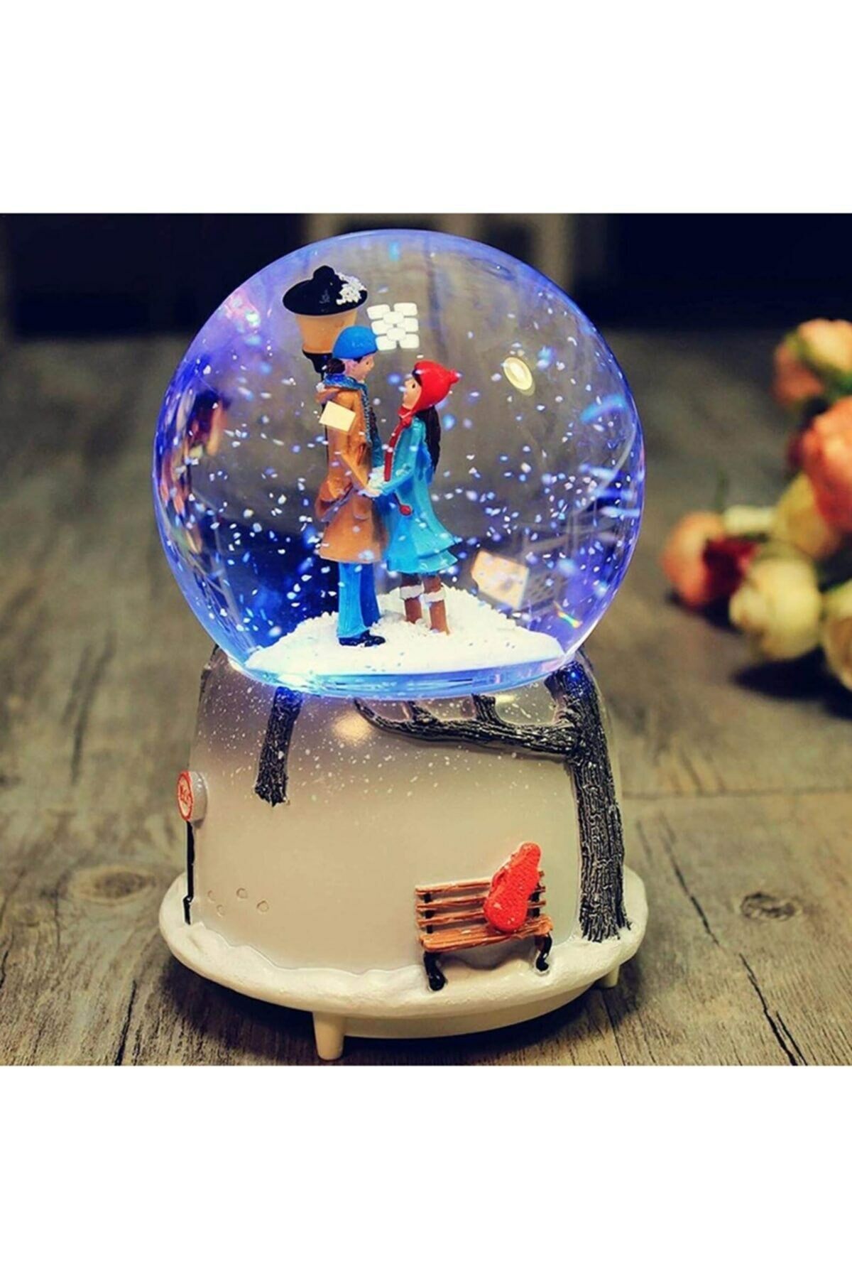 Sevgili Kış Temalı Kar Küresi Işıklı Müzikli Püskürtmeli Kar Küresi Büyük Boy